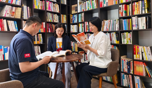 翻開“城發(fā)”這本書，每一頁，都是鄭州的煙火與遠方
